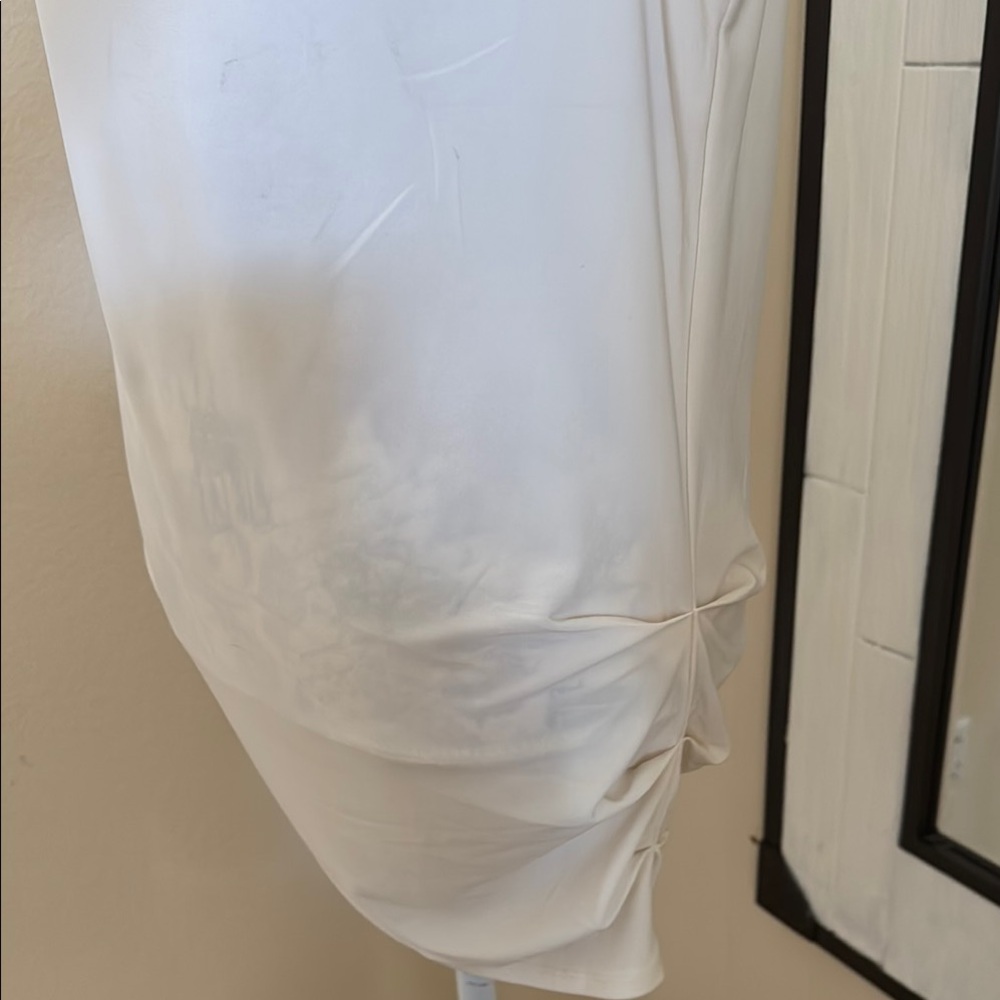 Express Cream Asymmetrical Tank Top - Picture 4 of 6